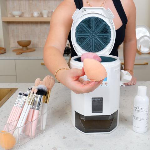 FACE IT 2-IN-1 MAKEUP BRUSH & SPONGE WASHING MACHINE