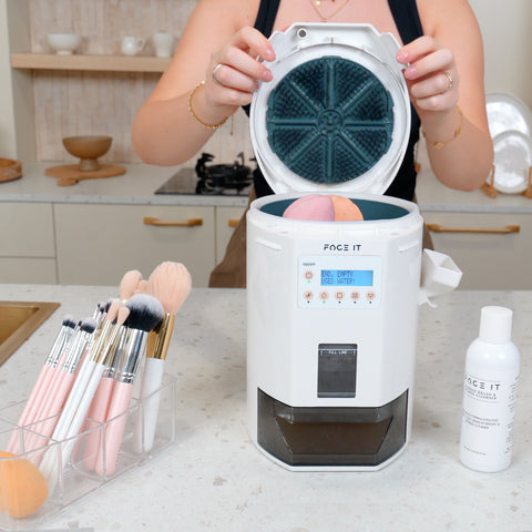 FACE IT 2-IN-1 MAKEUP BRUSH & SPONGE WASHING MACHINE